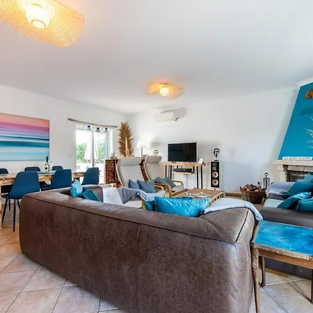 Willa Casa Monkey Business *